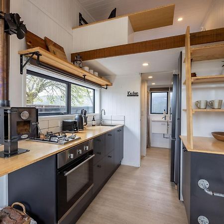 Tiny House With Mountain Views, Indoor And Outdoor Fire, Private Courtyard Garden Apartment Wanaka Luaran gambar