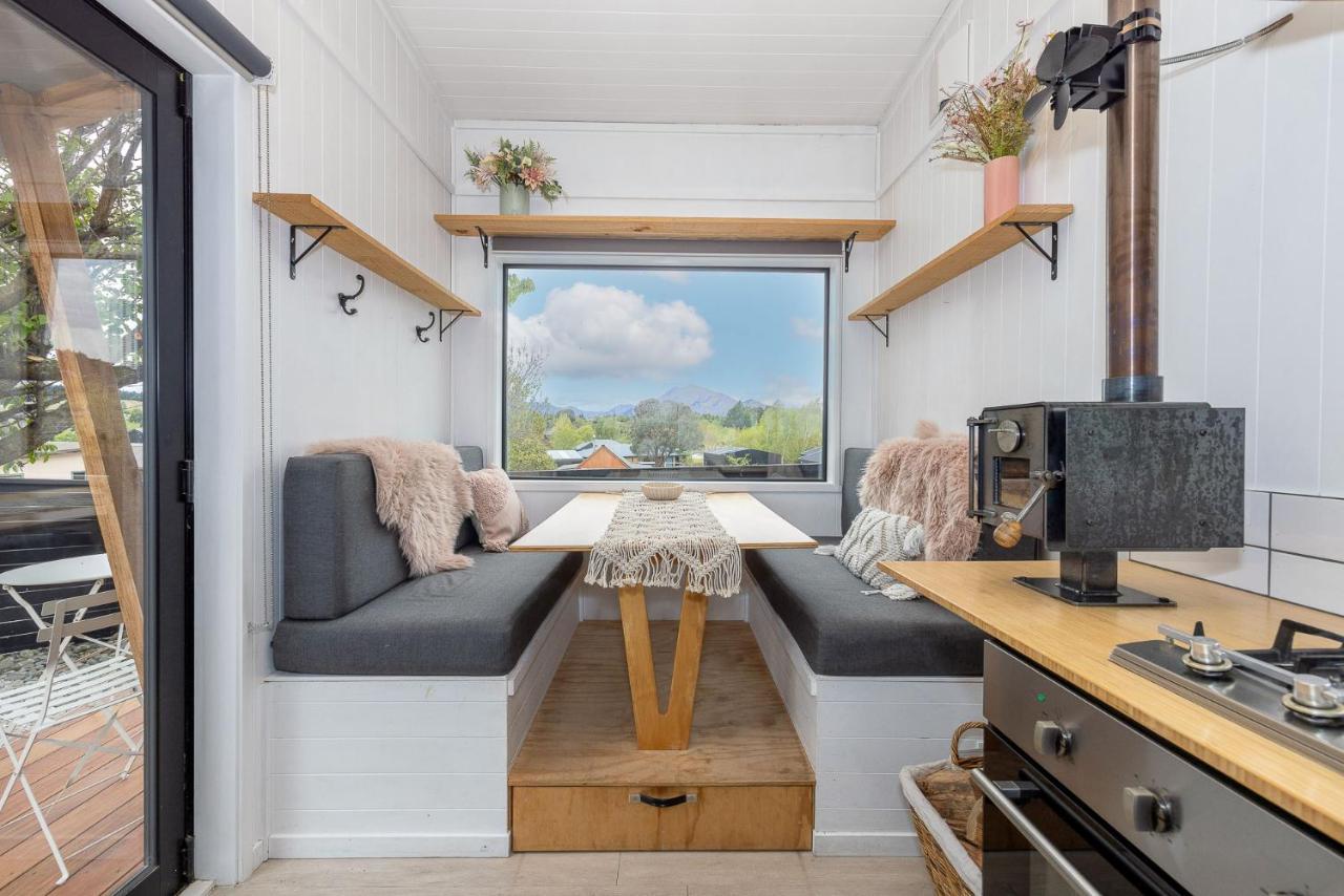 Tiny House With Mountain Views, Indoor And Outdoor Fire, Private Courtyard Garden Apartment Wanaka Luaran gambar