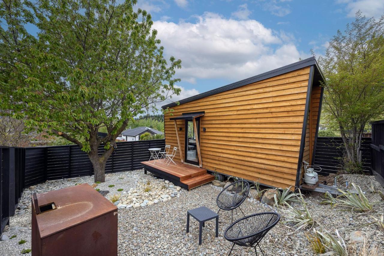 Tiny House With Mountain Views, Indoor And Outdoor Fire, Private Courtyard Garden Apartment Wanaka Luaran gambar