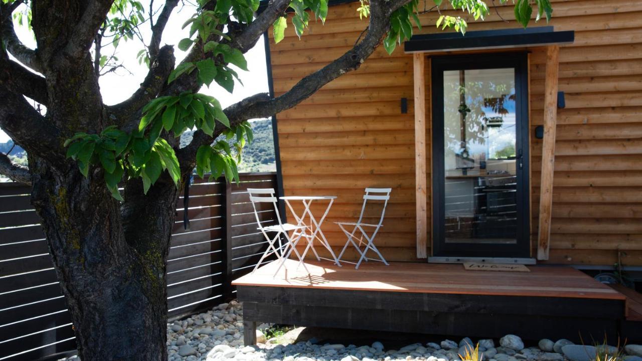 Tiny House With Mountain Views, Indoor And Outdoor Fire, Private Courtyard Garden Apartment Wanaka Luaran gambar