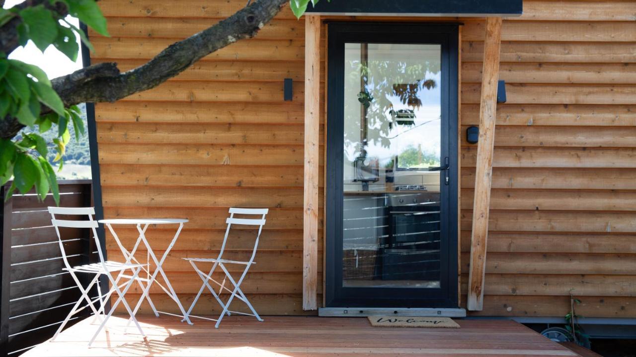 Tiny House With Mountain Views, Indoor And Outdoor Fire, Private Courtyard Garden Apartment Wanaka Luaran gambar